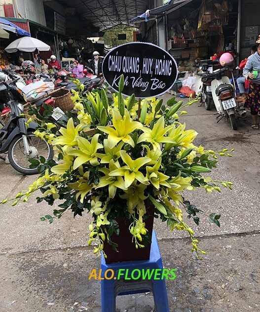 giỏ hoa viếng để bàn thờ