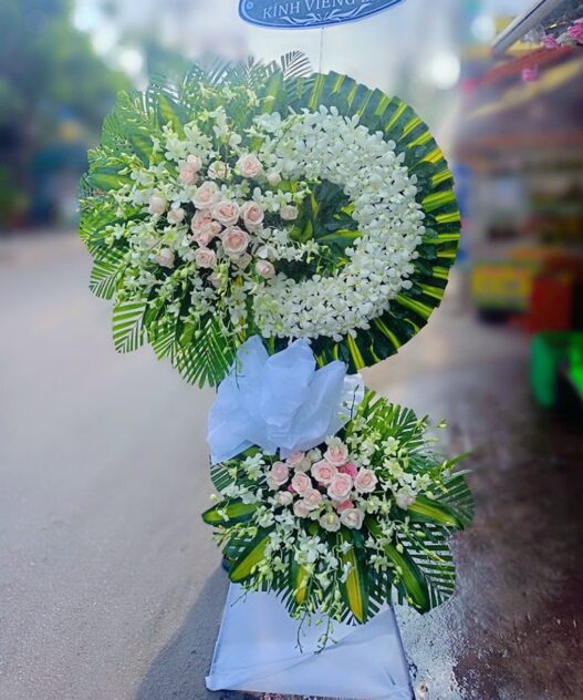 VÒNG HOA TIẾC THƯƠNG