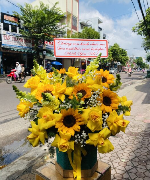 Giỏ Hoa Chúc Mừng Sếp