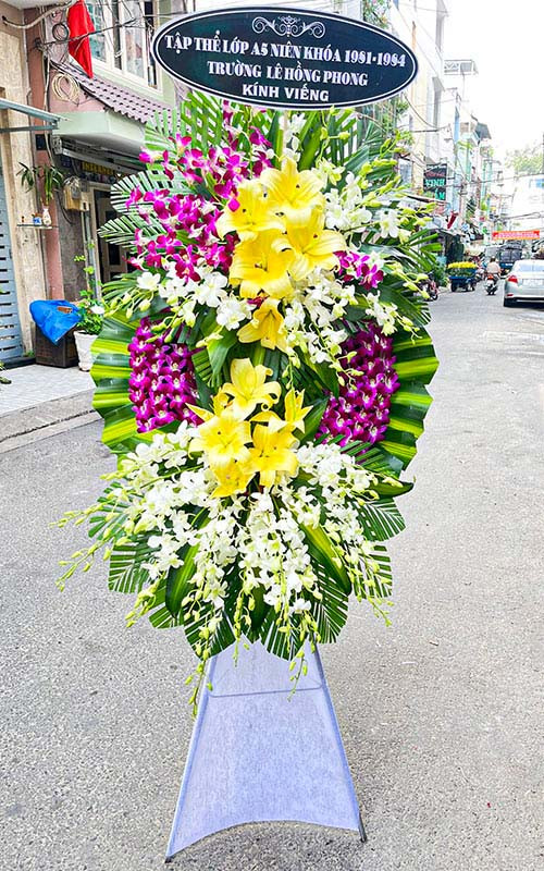 Kệ Hoa Thương Nhớ Và Tôn Kính