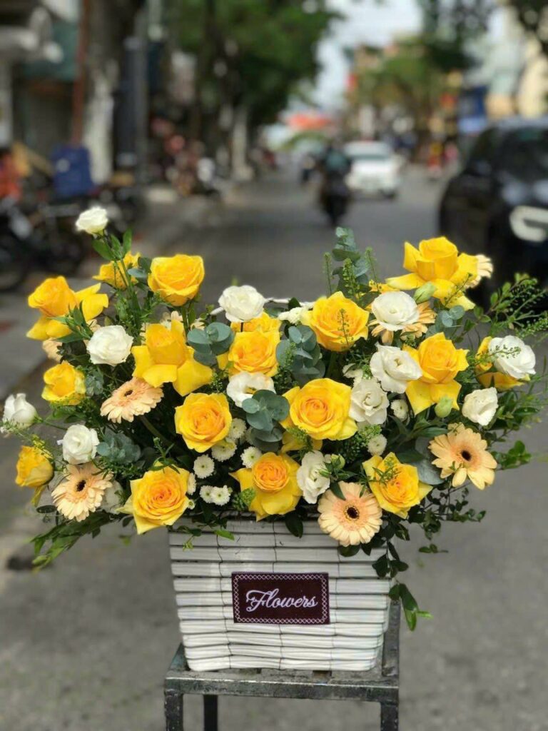 Giỏ Hoa Hồng Vàng Rực Rỡ