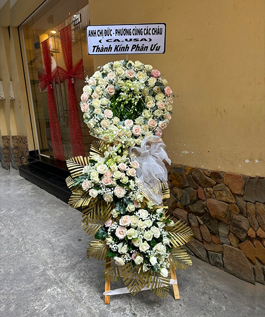 Vòng Hoa - Tiếc Thương Vô Hạn