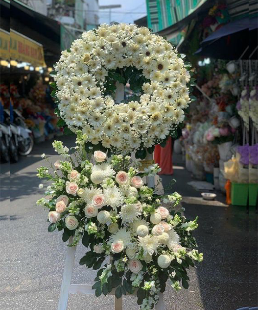 Vòng Hoa Thương Nhớ
